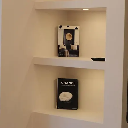 102- Intimate Apartment *