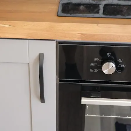 102- Intimate Apartment