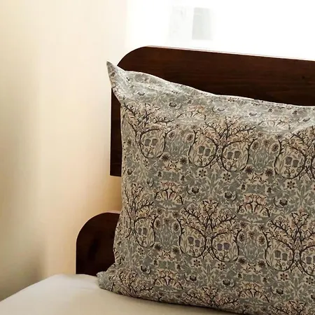 102- Intimate Ankara